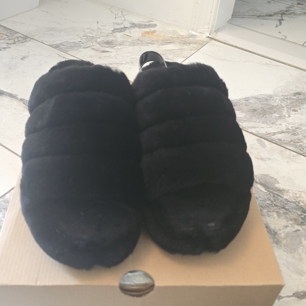 UGG Women's Fluffy Slippers/Slides - Size 10 * Like New w/box* - Picture 5 of 12